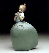 "Daisy" Signed Glazed Porcelain by Llardro