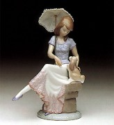 "Picture Perfect" Glazed Porcelain Figurine by Llardro