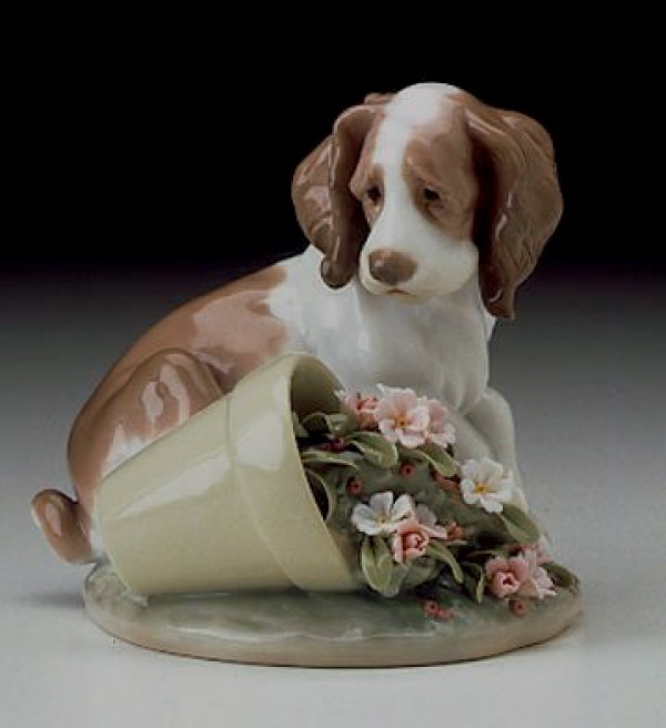 "It Wasn't Me" Glazed Porcelain Figurine by Llardro
